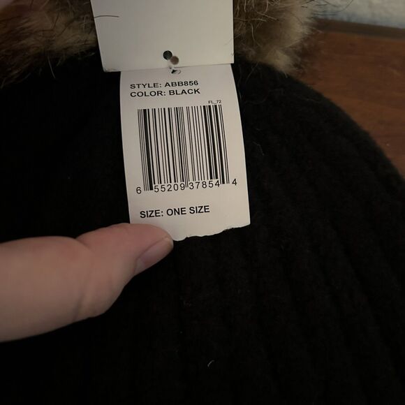 NWT David & Young 'Dog Mom' Vegan Black Rib Knit Winter Hat w/ Faux Fur Pom Pom - Picture 4 of 5
